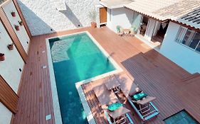 Casa com piscina e acesso a pé à Praia do Santinho